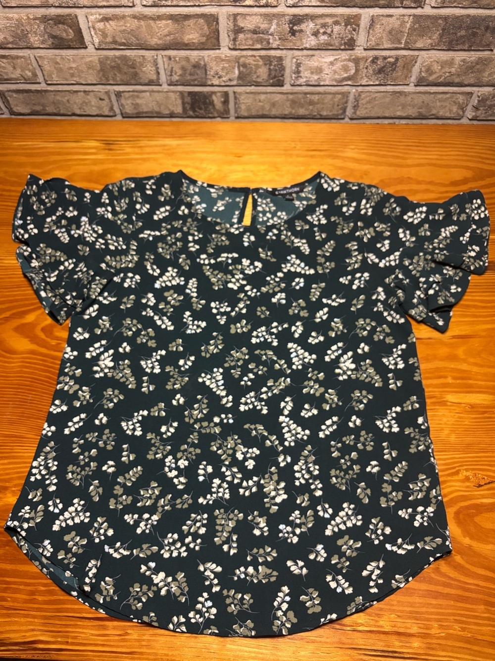 41 Hawthorn Floral Ruffle-Sleeve Blouse